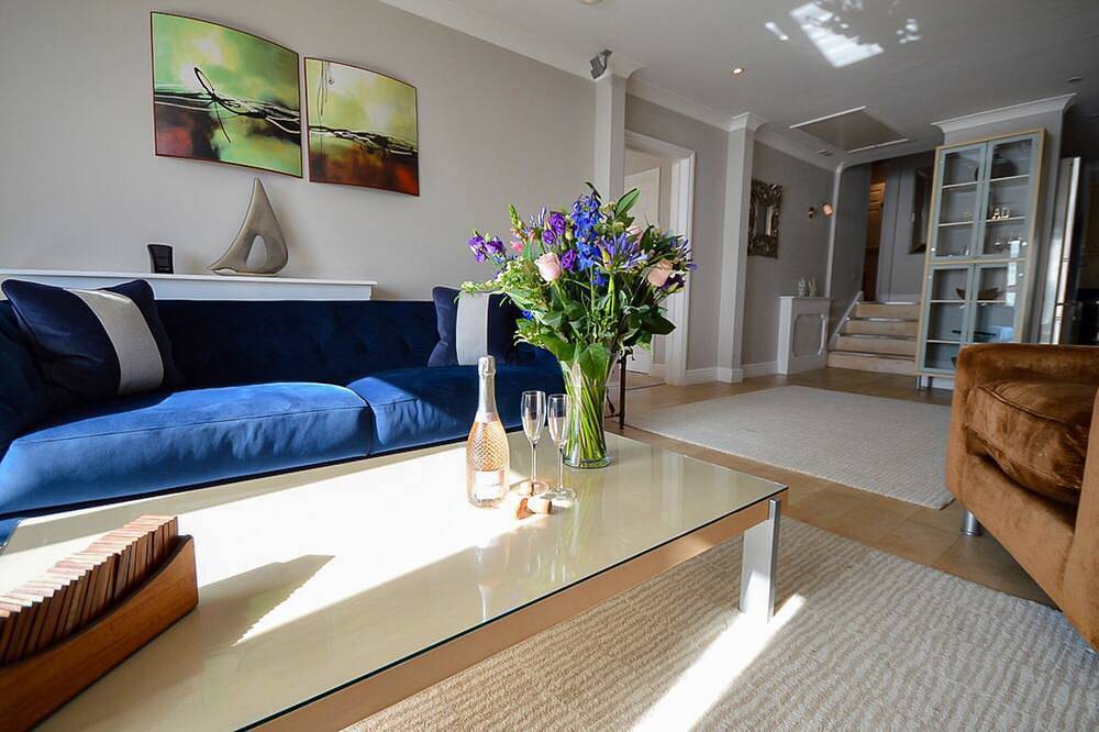 Penthhouse - Super King Suite - Seaview - Ensuite in Barton on Sea, Hampshire