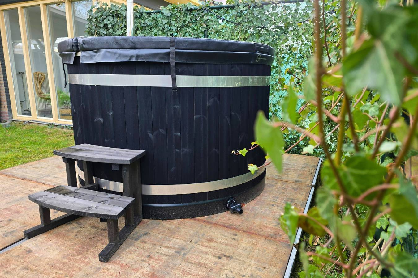 Moderne Wellnessvilla für 6 Personen mit Hottub und Sauna im ruhigen Park Nähe Maastricht in Meerssen, Limburg (Niederlande)