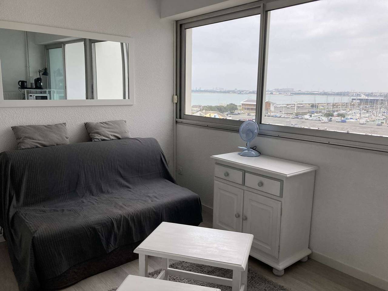 Entire apartment, Bright apartment with sea view - La Rochelle in La Rochelle, La Rochelle region