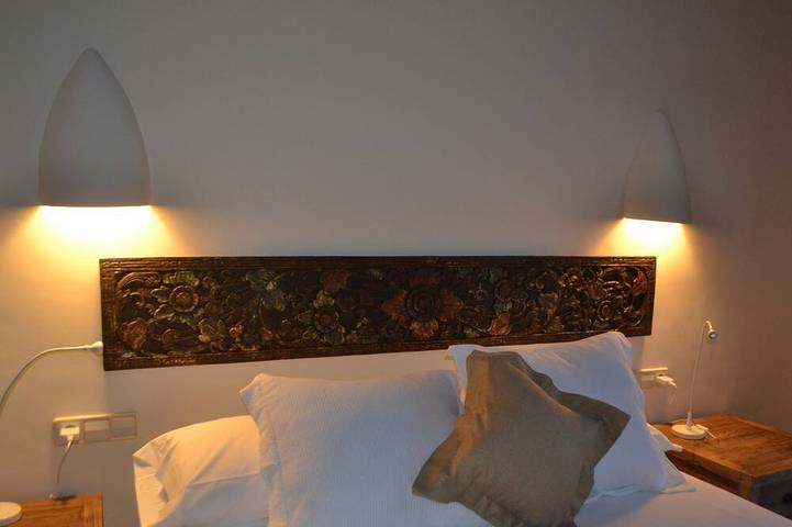Independent villa near red volcano. South-facing, nice garden, heated pool 29 °C in Montaña Roja, Yaiza