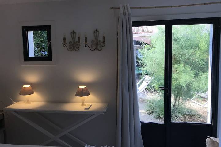 Ile de Porquerolles village maison climatisée 3 salles de bain jardin paysagé in Hyeres, Côte méditerranéenne (France)