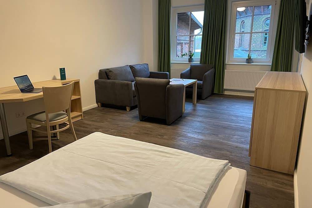 Ganze Wohnung, Gästehaus Besandung Ferienwohnung - Lokschuppen Pasewalk- Gästehäuser mit Dz, Ez in Pasewalk, Vorpommern