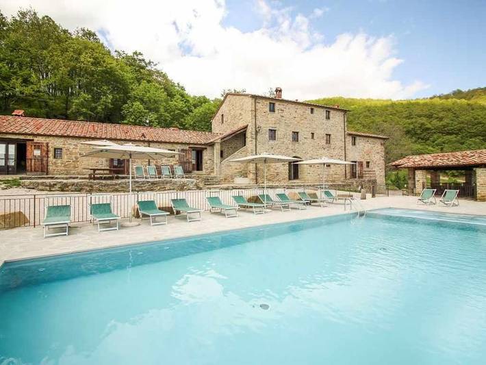 Casa vacanza per 35 persone, con piscina e giardino nonché panorama, con animali domestici in Sansepolcro