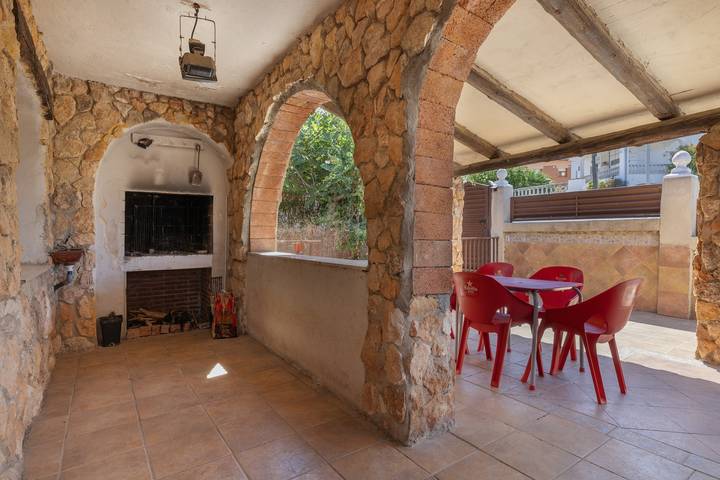 Villa Sueños –Piscina privada, patio , barbacoa,wifi, cerca de Cunit, Calafell,Comarruga,S.salvador in Bellvey, Costa Dorada