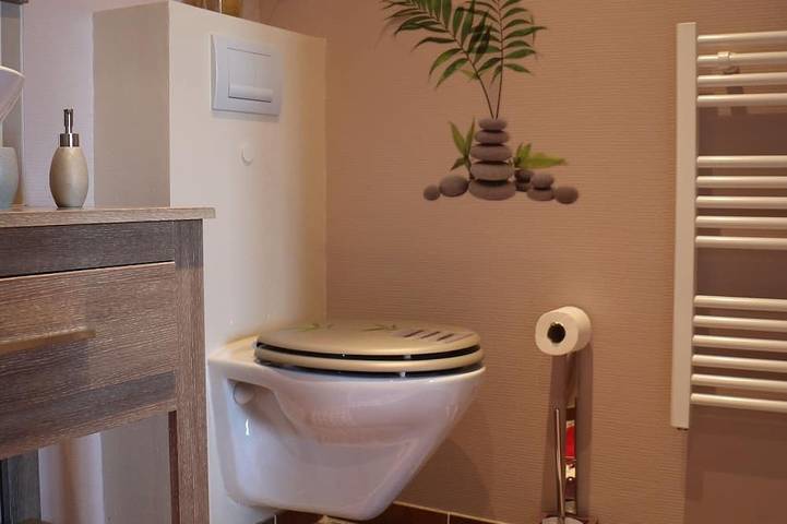 Gîte pour 2 personnes, avec jardin et terrasse à Saint-Georges-de-Bohon - 4