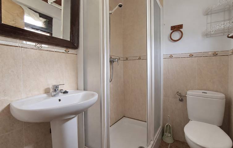 Reizende Ferienwohnung mit Bergblick, Pool und WLAN in der Nähe von Villanueva de Tapia in Villanueva de Tapia, Andalusien