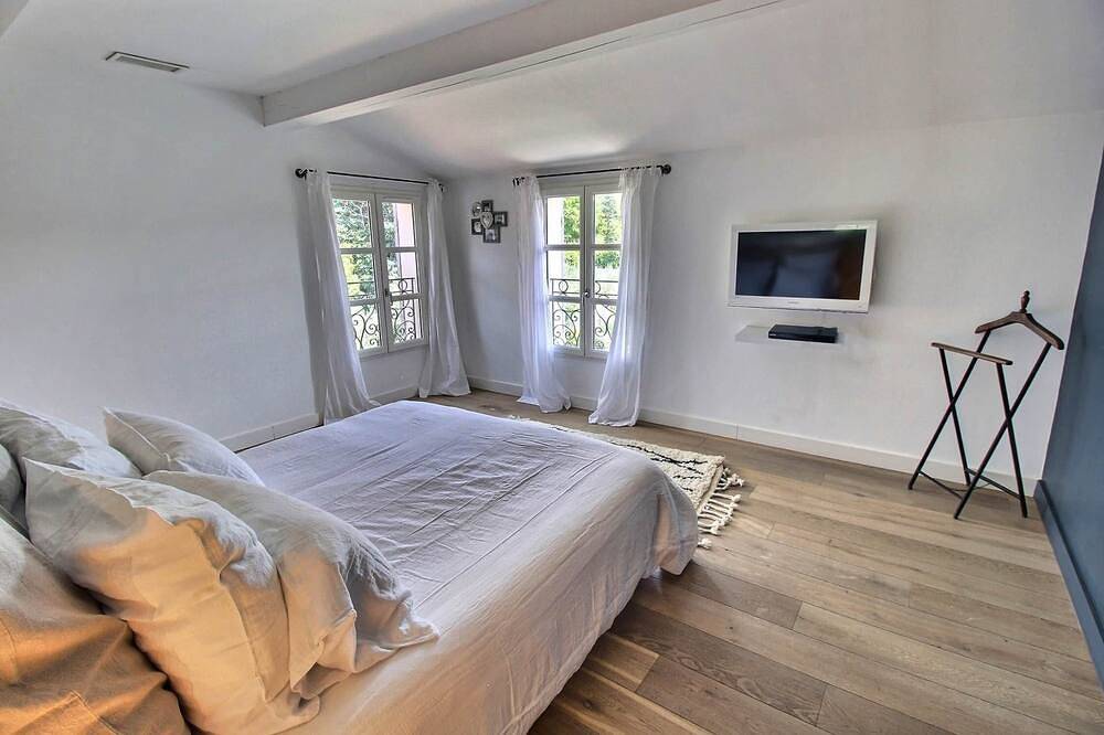 Charming farmhouse in the Aix countryside, peaceful setting and swimming pool in Ventabren, Aix-en-Provence und Umgebung