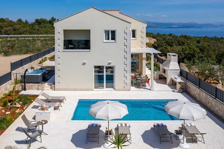 Dom wakacyjny dla 8 osób, z Balkon/ taras i Widok na ocean oraz Ogród i Basen w Šolta