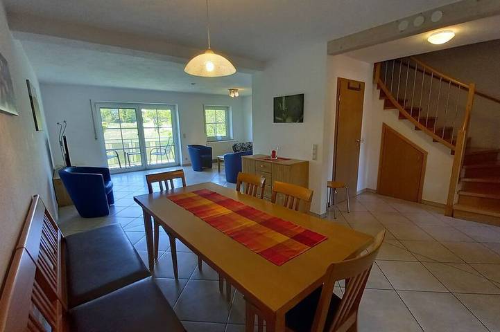 Ferienhaus für 7 Personen, mit Balkon und Garten sowie Pool
