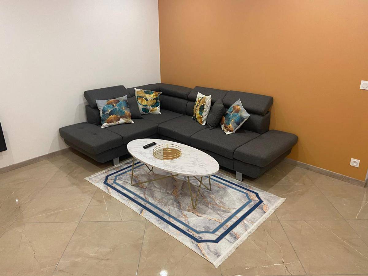 Appartement entier, Two-Bedroom Apartment in Drap, Côte méditerranéenne (France)