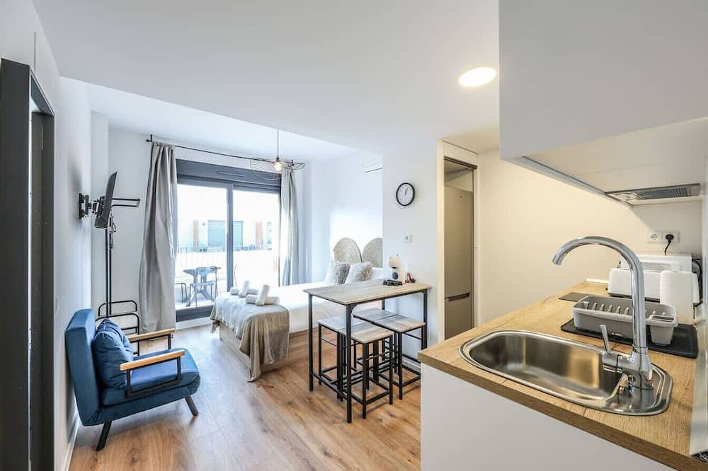 Entire apartment, Elegant Studio with Private Terrace by Rentitup in San Sebastián de los Reyes, Madrid Province