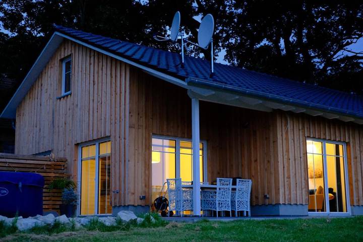 Ferienhaus für 6 Personen, mit Whirlpool und Terrasse sowie Garten und Pool in Warstein - 2