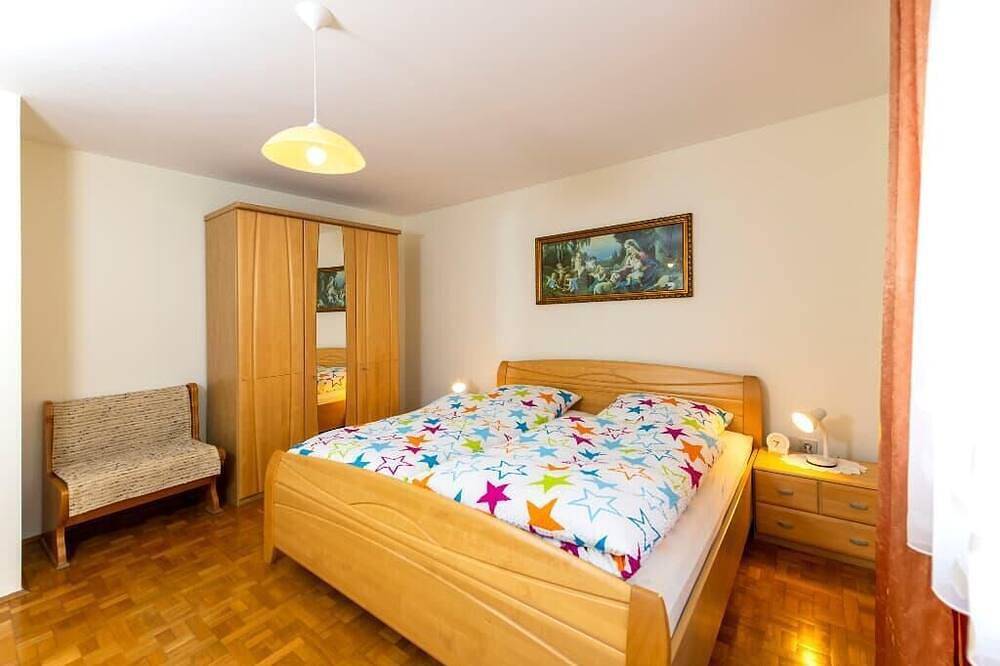 Ganze Wohnung, Große gemütliche Ferienwohnungen mit Balkon in ruhiger Lage in Moosbach, Naturpark Nördlicher Oberpfälzer Wald
