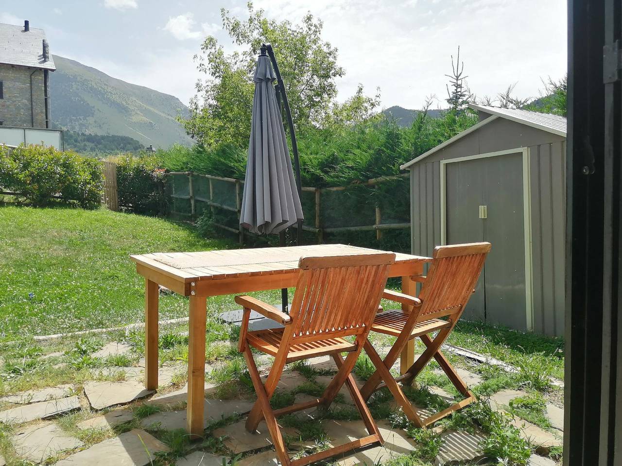 Apartamento vacacional entero, Planta baja Aüt 1 con jardín privado en la Vall de Boí in Pla de l'Ermita, Valle de Bohí