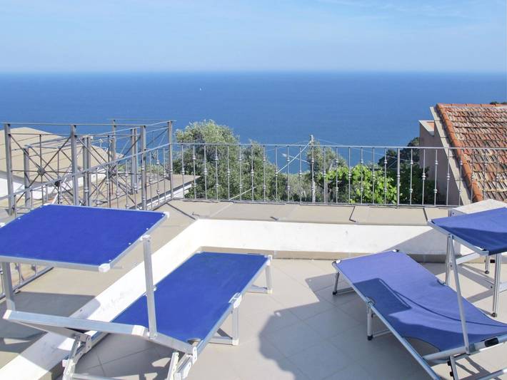 Casa vacanza per 4 persone, con Terrazza e Giardino a Cervo (Liguria)