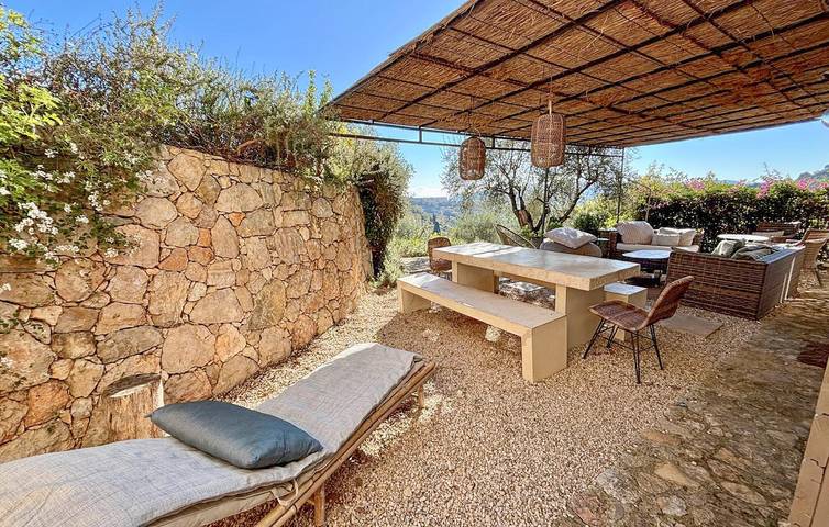 Location de vacances pour 8 personnes, avec jardin ainsi que piscine et terrasse à Grasse - 3
