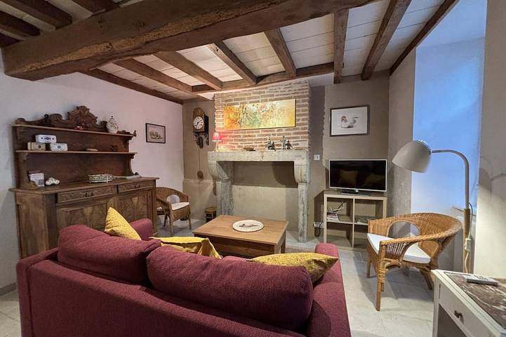 Gîte pour 4 personnes, avec jardin, animaux acceptés dans Village Medieval De Charroux