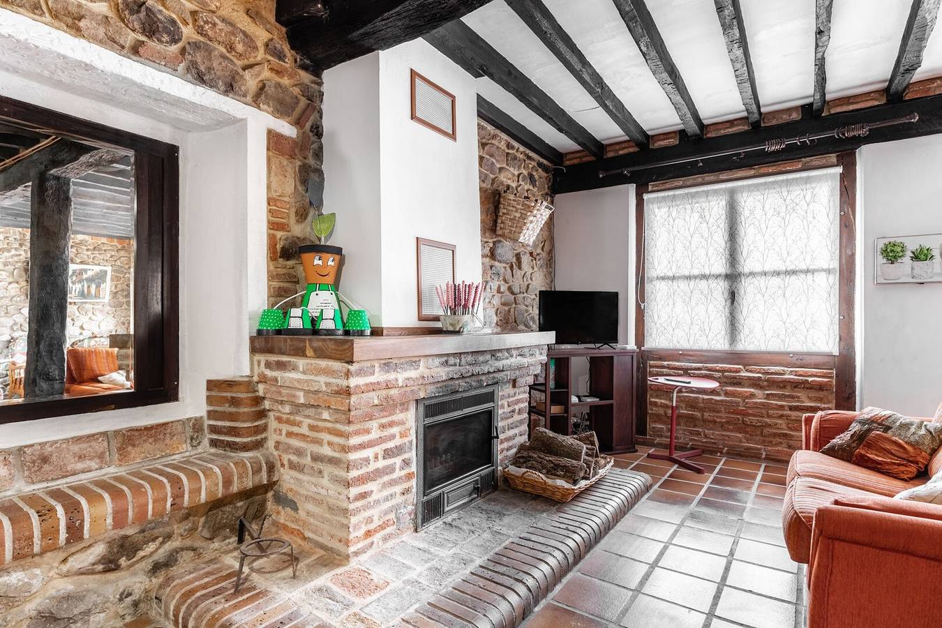 Ferienhaus 'La Jomeruca' mit Bergblick, Balkon und Wlan in Reocín, Kantabrische Küste
