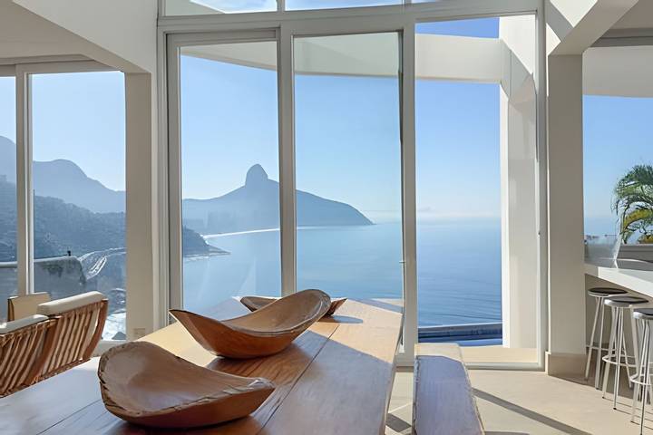 Villa for 10 people in Brazil
