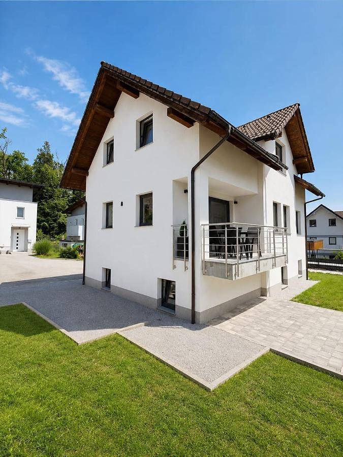 Appartement de vacances pour 4 personnes, avec terrasse ainsi que vue et jardin