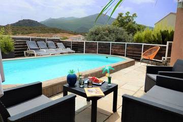 Location de vacances pour 6 personnes, avec jardin et balcon à Biguglia