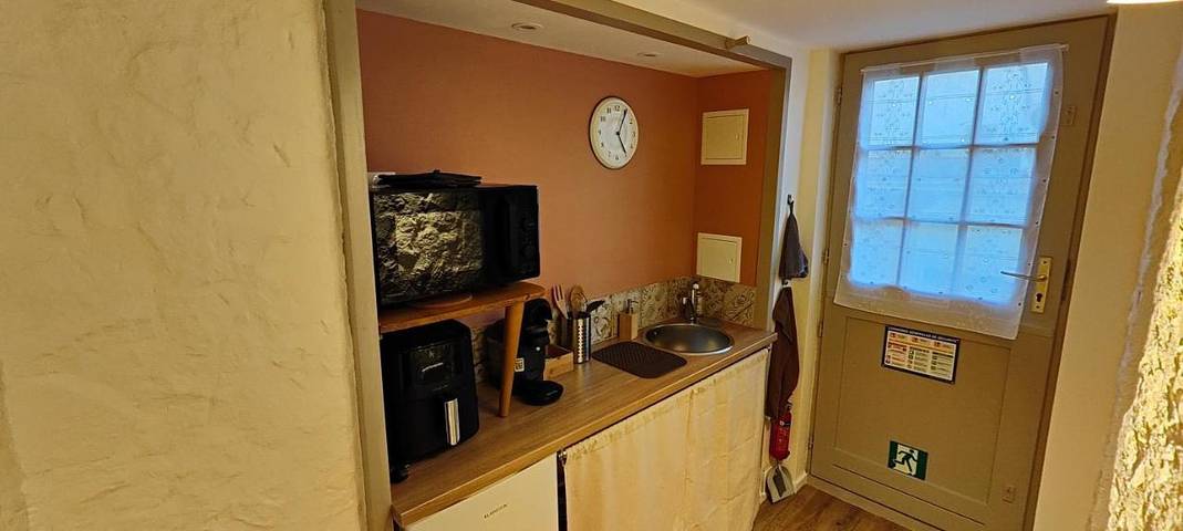 Gîte pour 2 personnes, avec jardin ainsi que terrasse et jacuzzi à Montchanin - 4