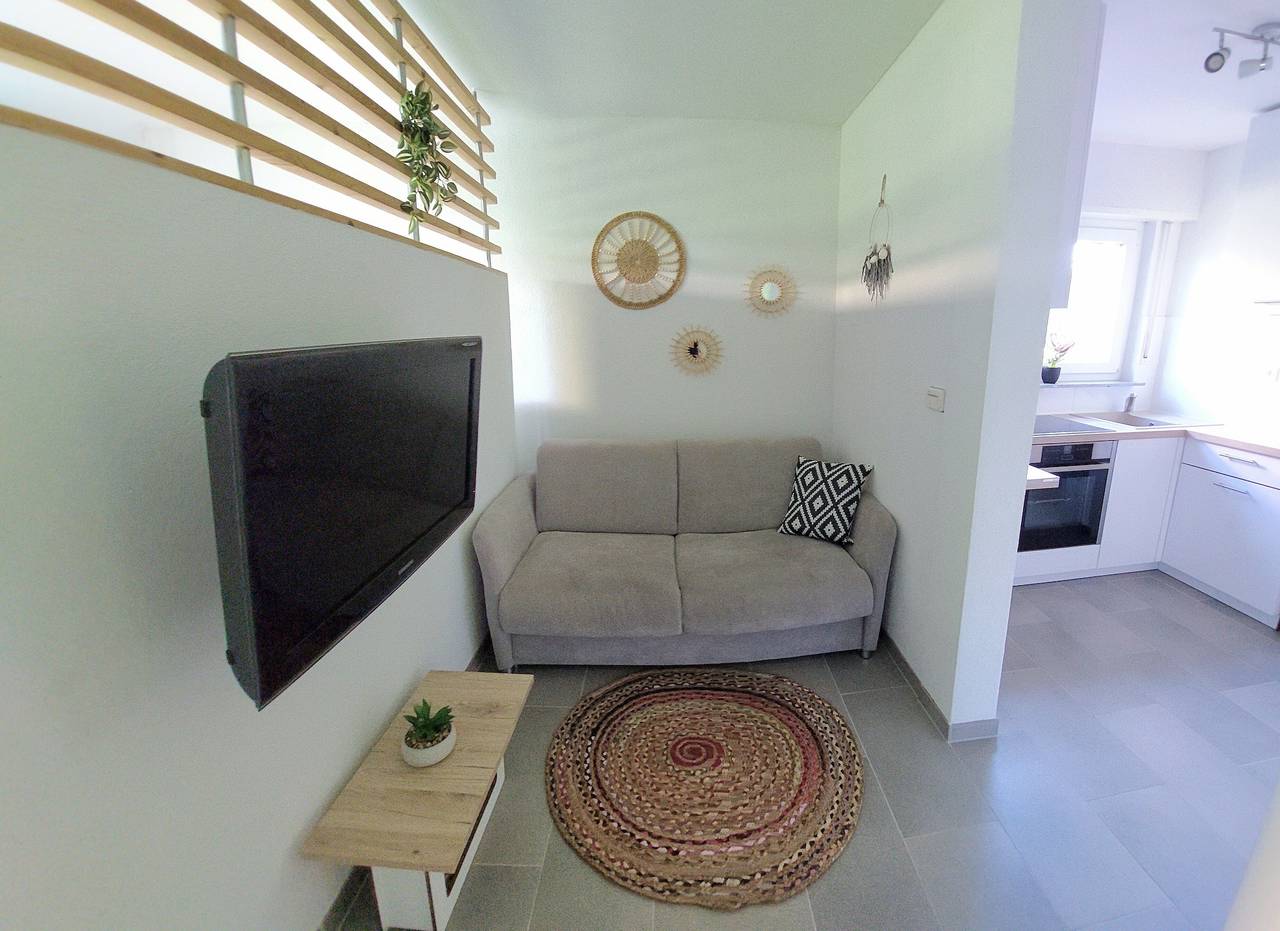 Ganze Wohnung, Ferienwohnung 'Anna' mit privater Terrasse und Gemeinschaftsgarten in Gaienhofen, Untersee