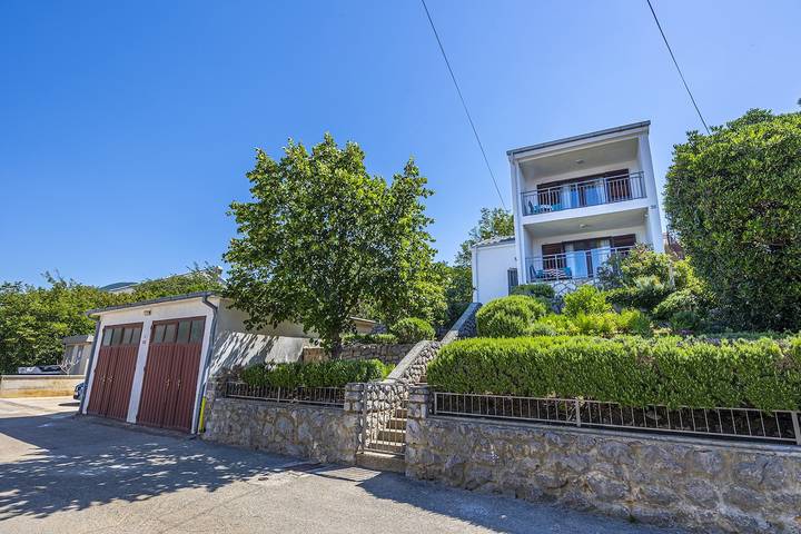 Ferienhaus für 8 Personen, mit Terrasse und Garten