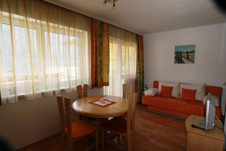Ferienwohnung für 3 Personen, mit Pool und Garten - 1