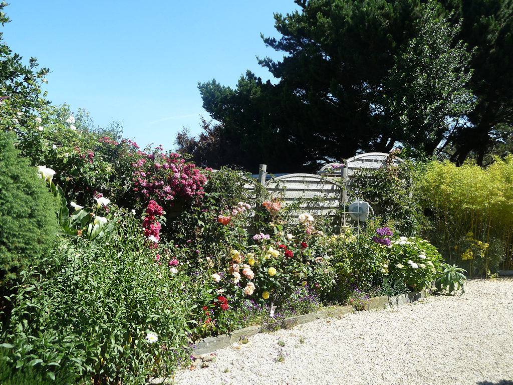 Bungalow douillet dans cadre fleuri in Cancale, Baie du Mont-Saint-Michel