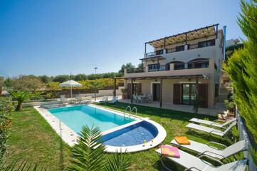 Villa for 11 People in North Crete, Crete, Photo 2
