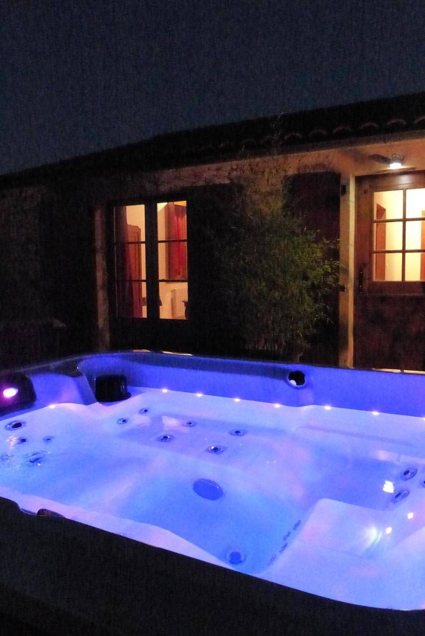 Suite with Hot Tub in Frayssinet-le-Gélat, Quercy