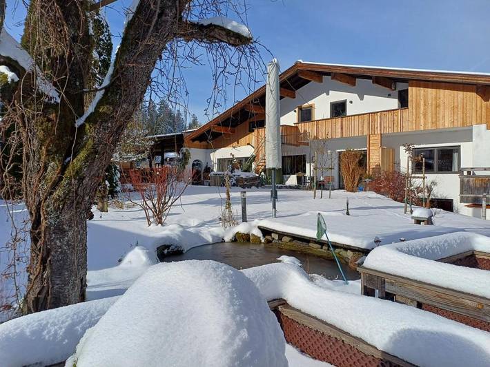 BnB für 4 Personen, mit Terrasse und Garten sowie Ausblick in Sankt Johann in Tirol
