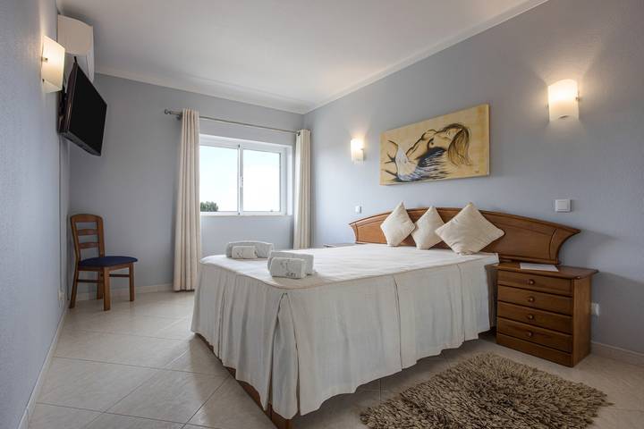 Ferienwohnung für 7 Personen, mit Balkon und Garten sowie Kinderpool und Seeblick in Alvor - 4
