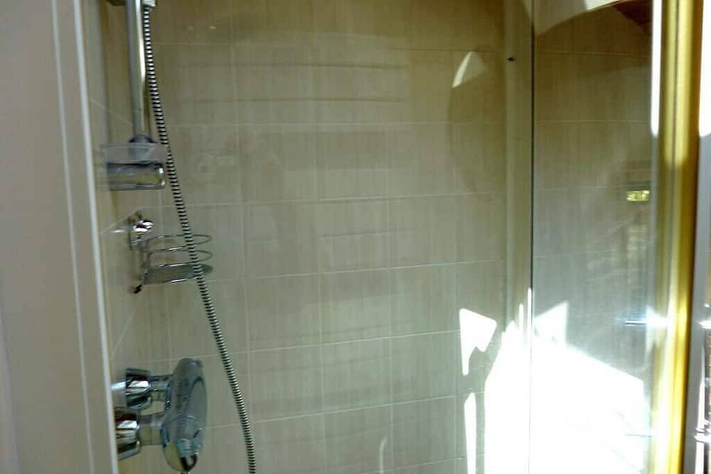 Promocion!  Ubicación: antigua casa bretona, piedra, en el campo in Rosporden, Region de Quimper