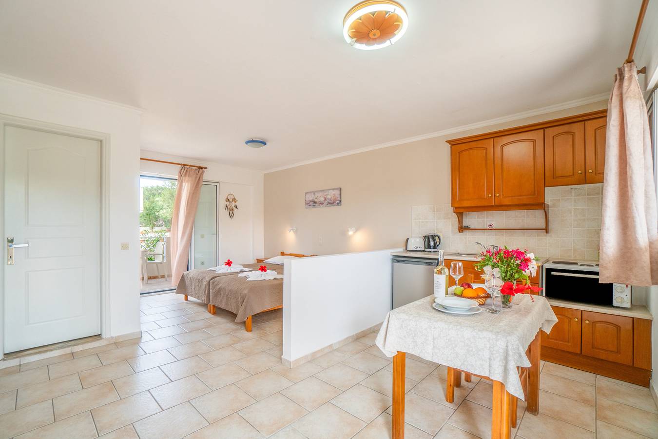 Ganze Wohnung, Ferienwohnung 'Standard Studio Downstairs 1' mit Gemeinschaftspool, Wi-Fi und Klimaanlage in Arillas Agiou Georgiou, Arillas