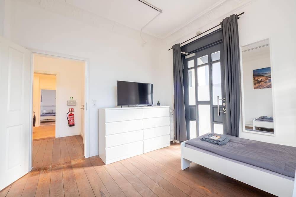 Ganze Wohnung, Monteurwohnung in Villa - 8 Betten, Wlan, Tv, Einbauküche – Ahrensburg Zentrum, Nähe Hamburg in Ahrensburg, Kreis Stormarn
