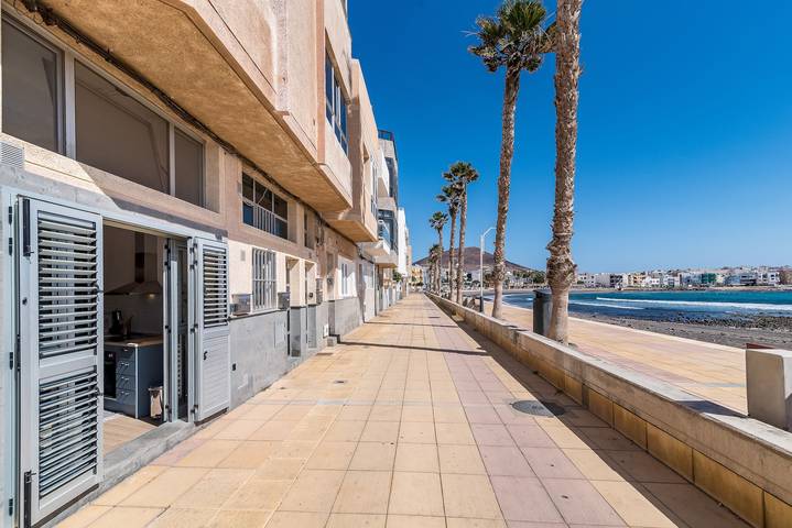 Apartamento entero, Home2Book El Camarote Seafront Retreat in Arinaga in Arinaga, Agüimes