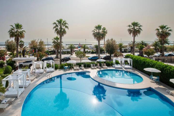 Appartamento per 2 persone, con piscina per bambini e piscina nonché balcone in Porto d'Ascoli