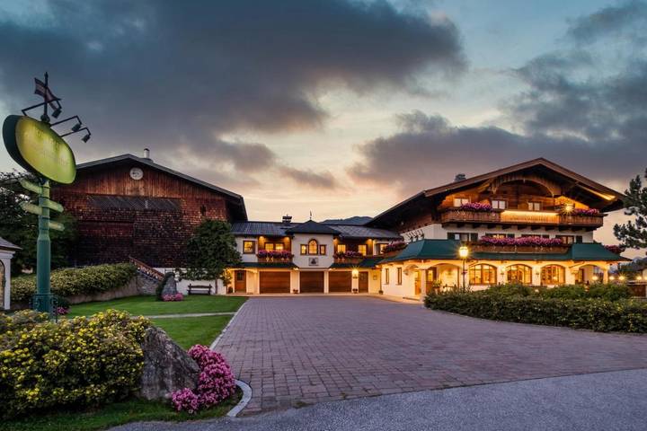 Hotel für 3 Personen, mit Balkon und Terrasse sowie Garten und Sauna in Flachau