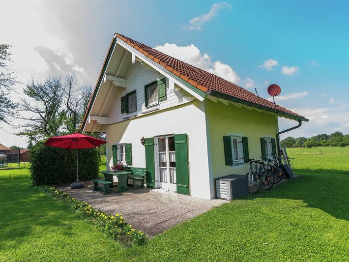 Ferienhaus für 5 Personen, mit Terrasse und Garten sowie Pool und Sauna am Chiemsee