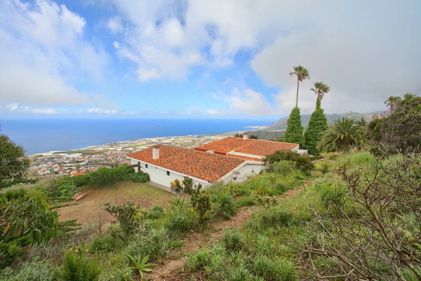 Maison de vacances 'Los Dragos Y Volcán' avec vue sur la mer, terrasse privée et Wi-Fi in Tacoronte, Tenerife du Nord