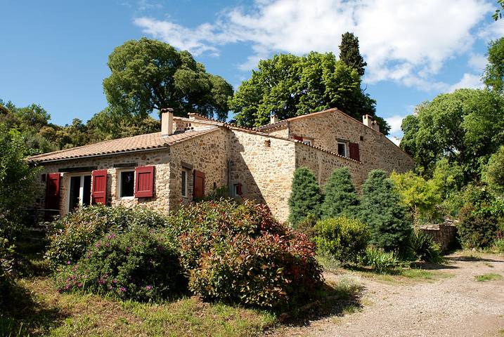 Gîte pour 4 personnes, avec terrasse et piscine à Saint-Félix-de-Pallières