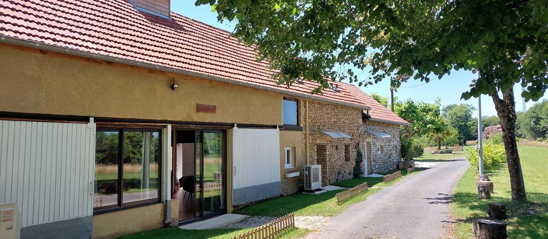 Gîte pour 14 personnes, avec terrasse et jardin - 1