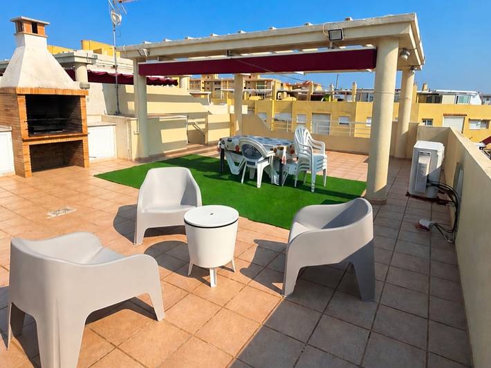 Entire apartment, Stunning penthouse in Xeraco Playa with terrace and parking in Playa Xeraco, Xeraco