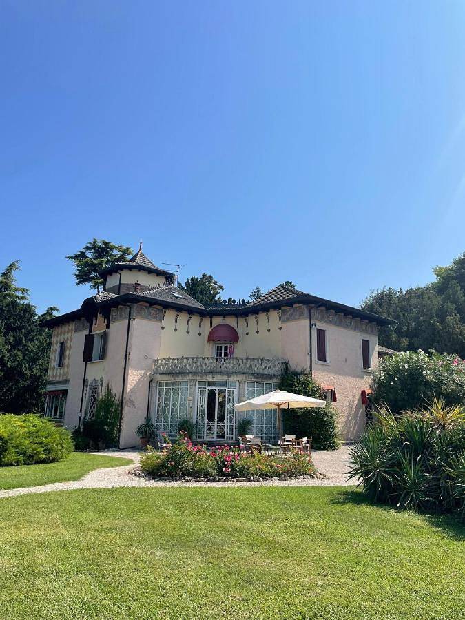 Gîte pour 8 personnes, avec Balcon et Terrasse ainsi que Jardin et Piscine à Colognola ai Colli