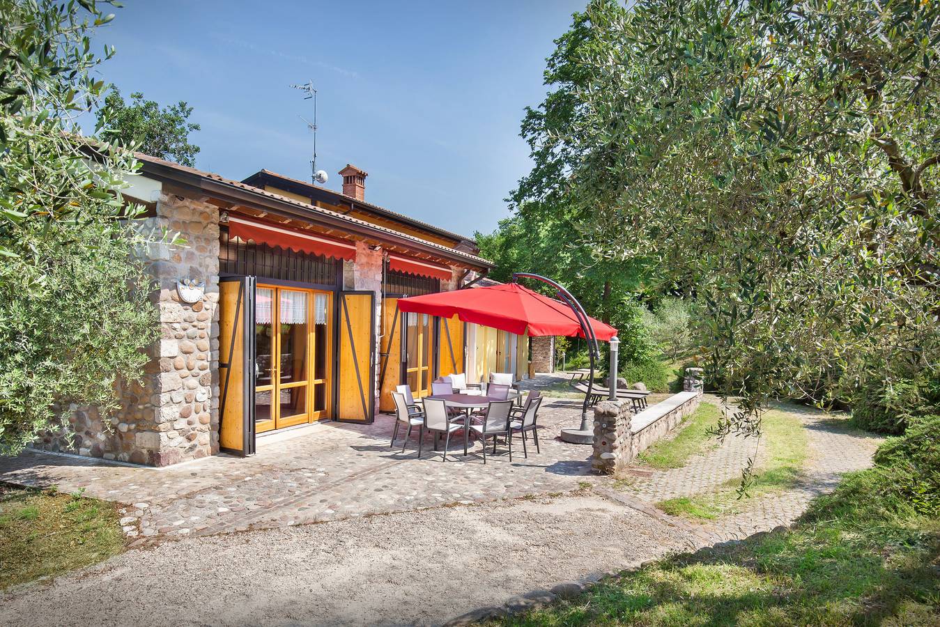 Casa del Bosco for 8 People in Bardolino, Garda-Fjellene