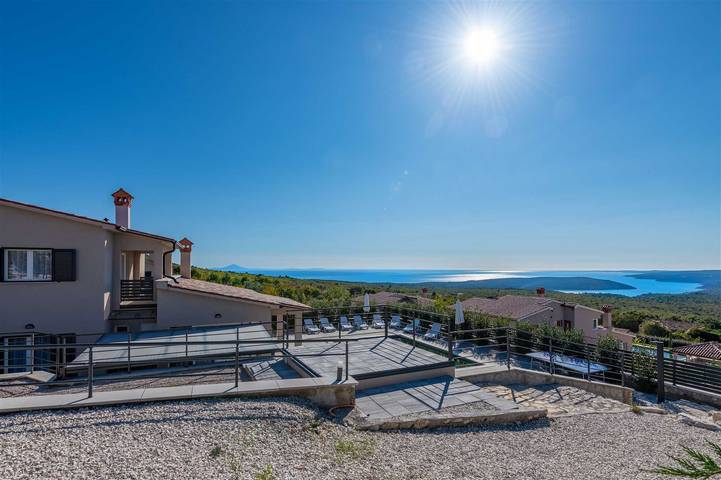 Villa pour 10 personnes avec piscine in Raša, Côte Est de l'Istrie