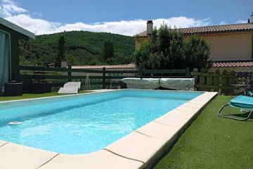 Location de vacances pour 5 personnes, avec piscine et jardin à Saint-Sébastien-d'Aigrefeuille