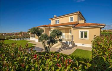 Ferienhaus für 10 Personen, mit Terrasse und Whirlpool in Kastelir